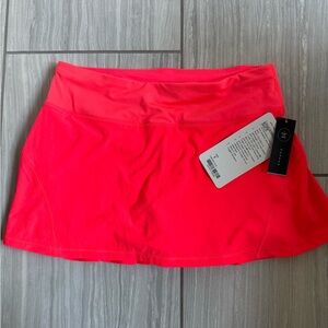 NWT- LULULEMON Circuit Breaker Skirt Electric bright pink Sz.6 Reg